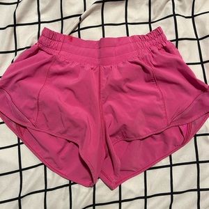 Lululemon hotty hot shorts 2.5 size 4